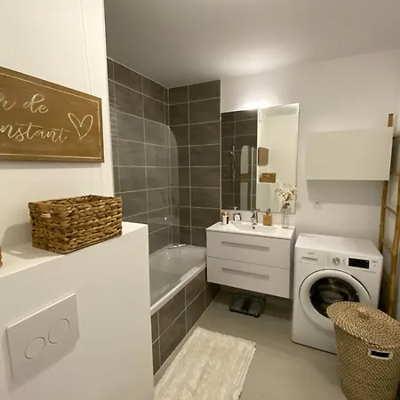 Beautiful In Luxury With Swimming Pool Apartment *